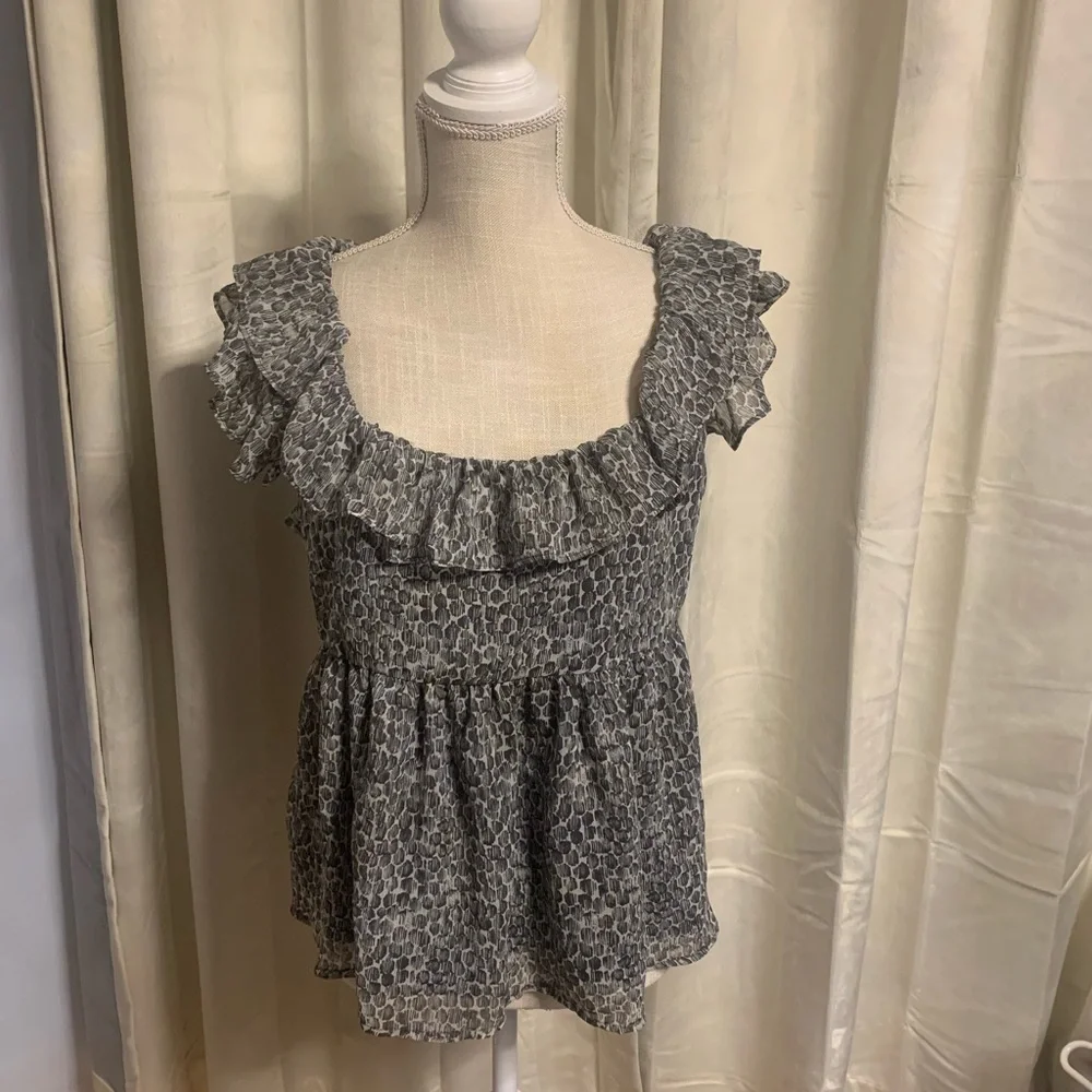 Banana Republic Ruffle Blouse - sz M - NWOT - Picture 4 of 11